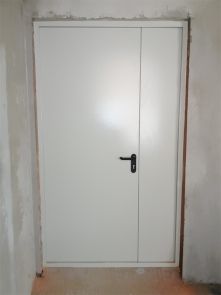 Полуторная дверь