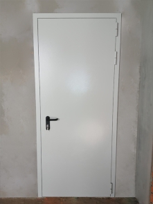 Однопольная белая дверь