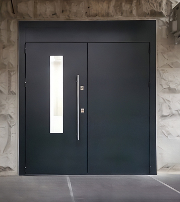 Подъездная дверь с узким стеклом