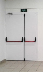 Полуторная дверь антипаника Полуторная дверь антипаника