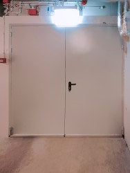 Противопожарная дверь в ТРЦ Противопожарная дверь в ТРЦ